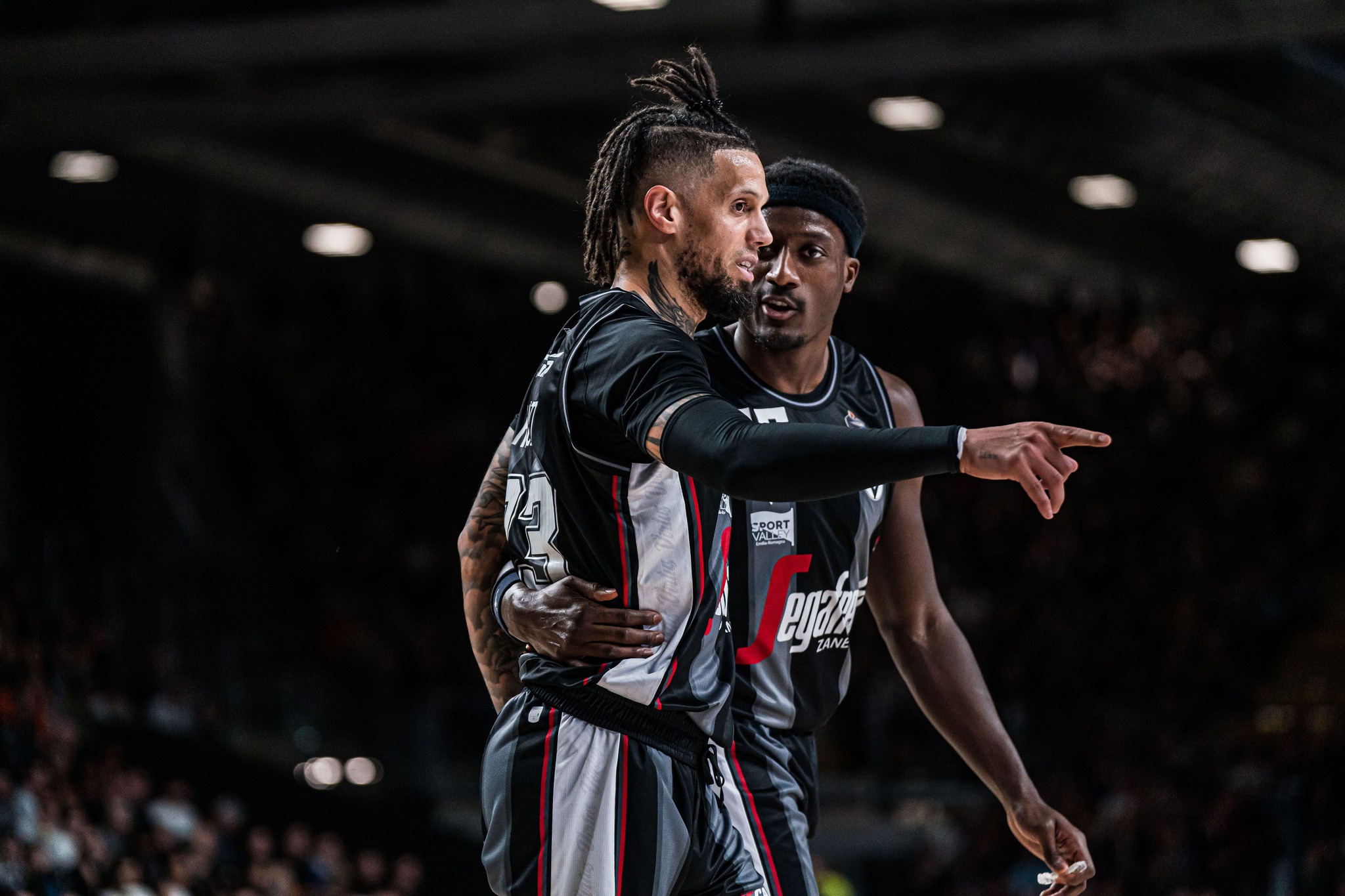 Dominio Virtus Nel Derby D Italia Milano Battuta E Sorpassata Canale